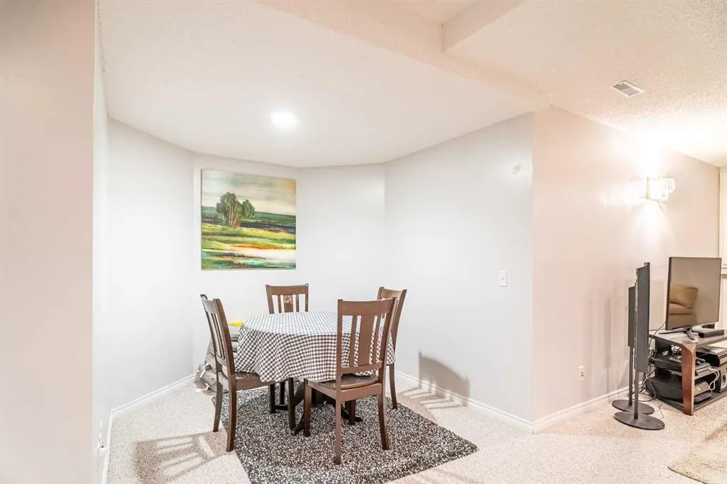 307 Woodhaven Bay SW