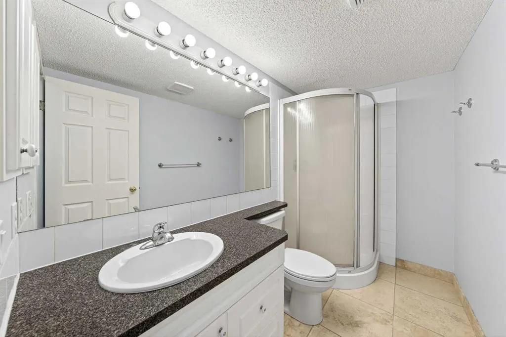 20 Country Hills View NW, #208