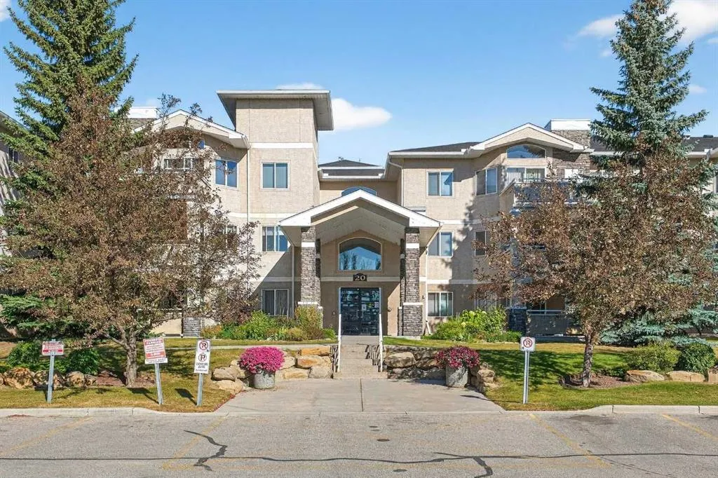 20 Country Hills View NW, #208