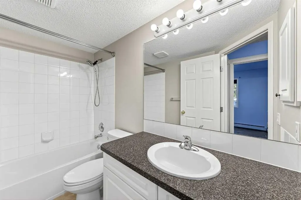20 Country Hills View NW, #208