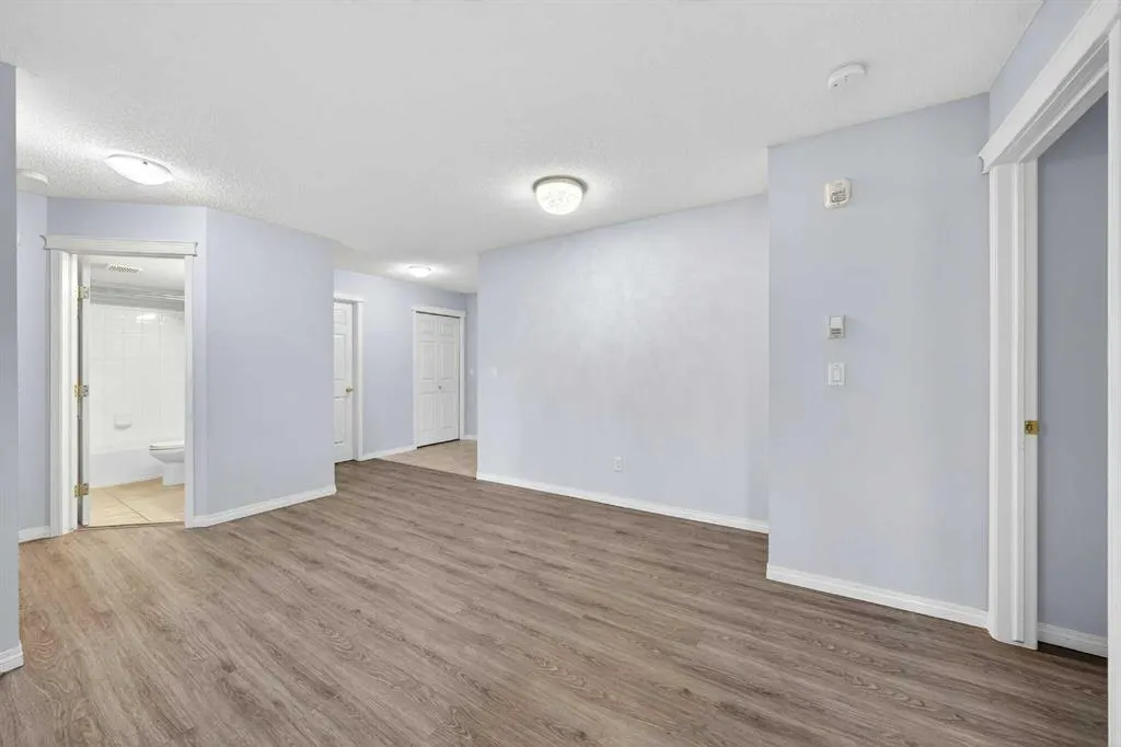 20 Country Hills View NW, #208