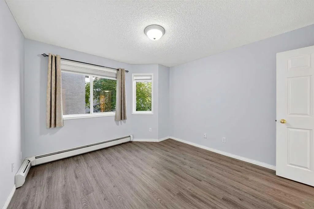 20 Country Hills View NW, #208