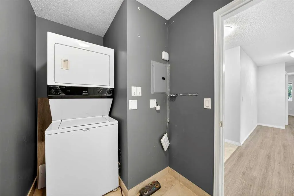 20 Country Hills View NW, #208