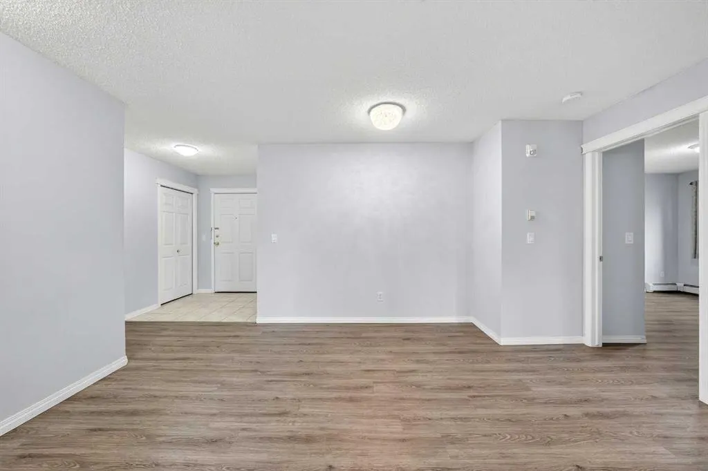 20 Country Hills View NW, #208