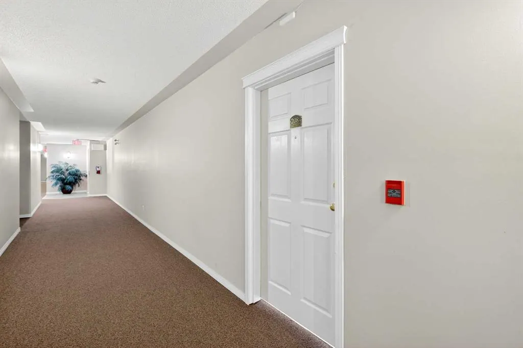 20 Country Hills View NW, #208