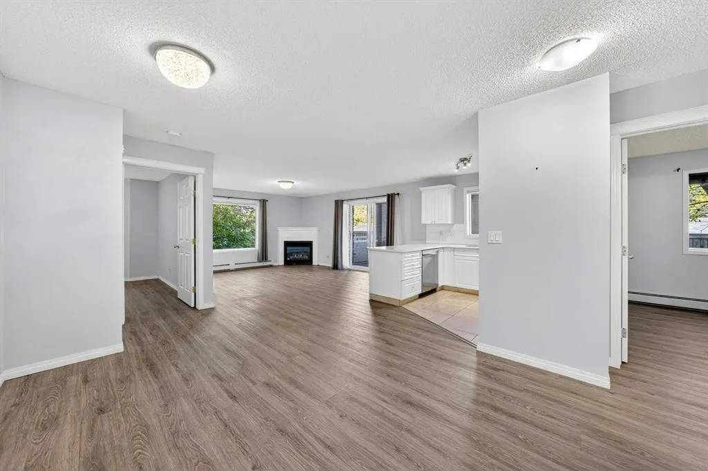 20 Country Hills View NW, #208
