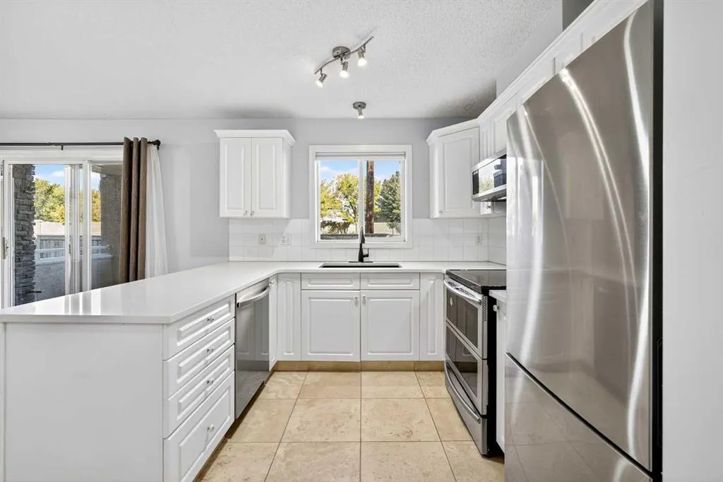 20 Country Hills View NW, #208