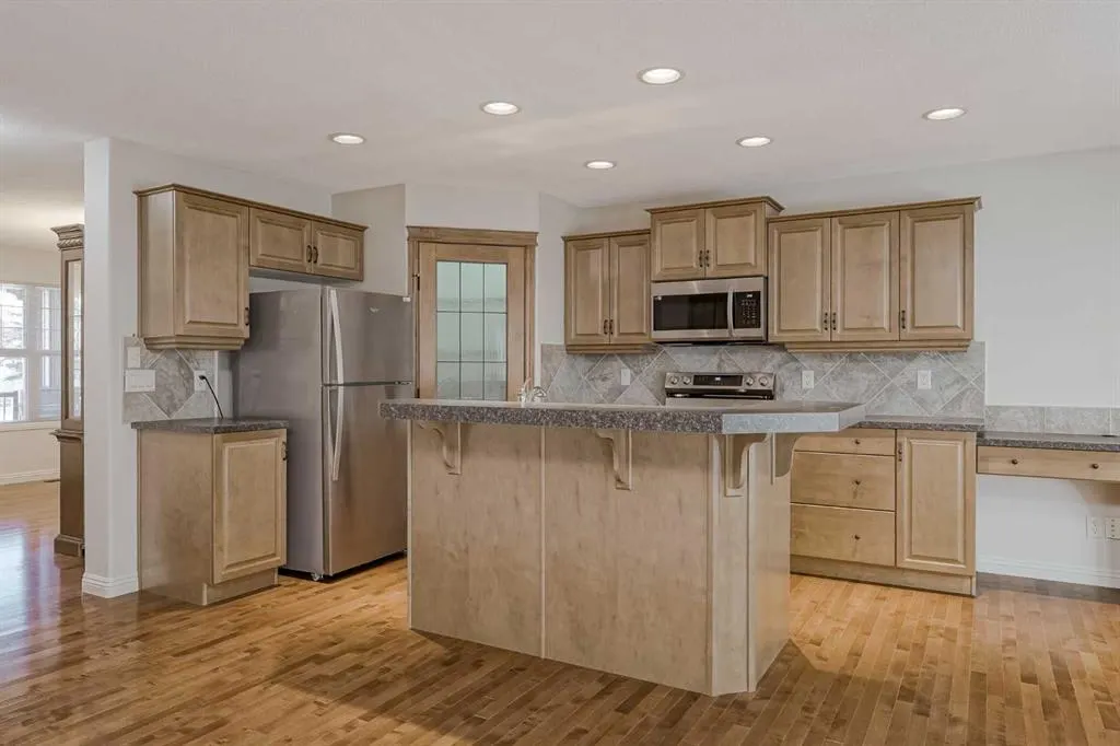 196 Everwillow Park SW
