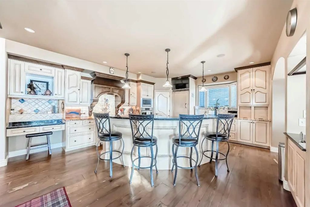 716 West Chestermere Drive