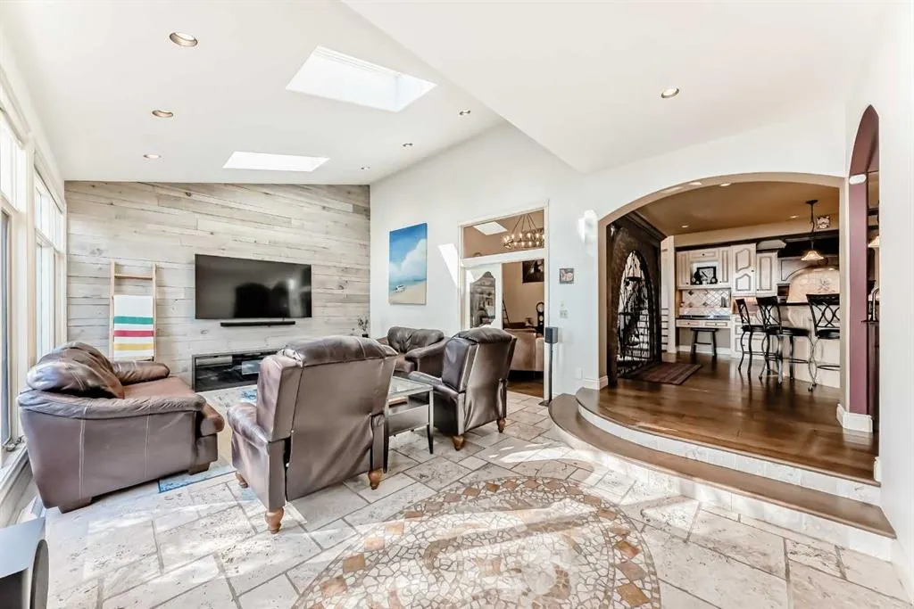 716 West Chestermere Drive