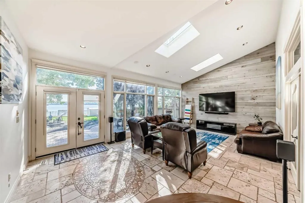 716 West Chestermere Drive