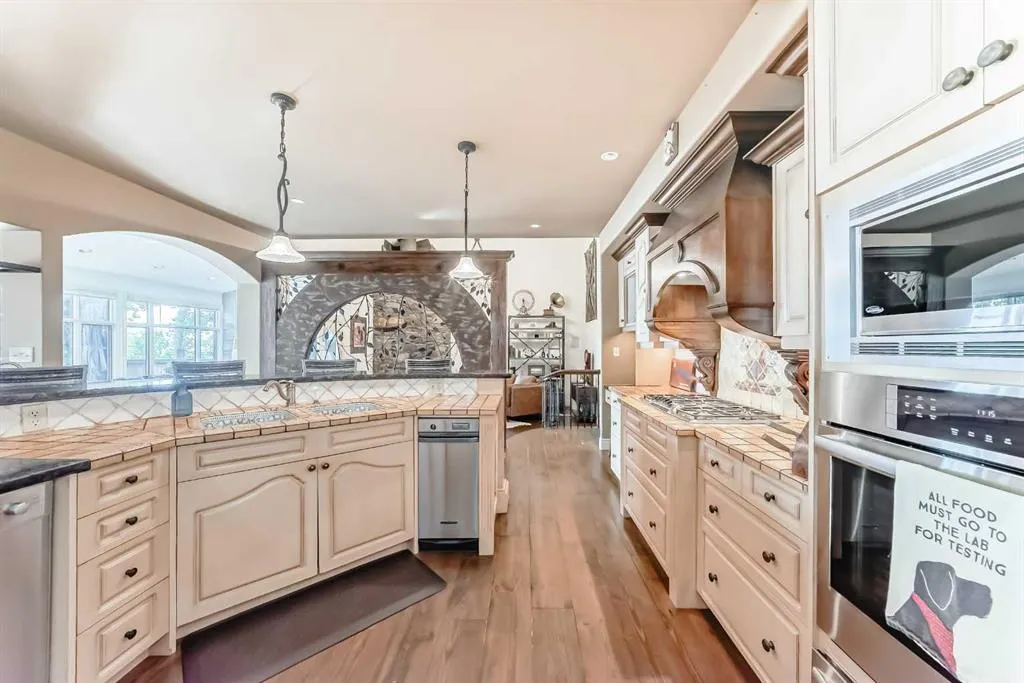 716 West Chestermere Drive