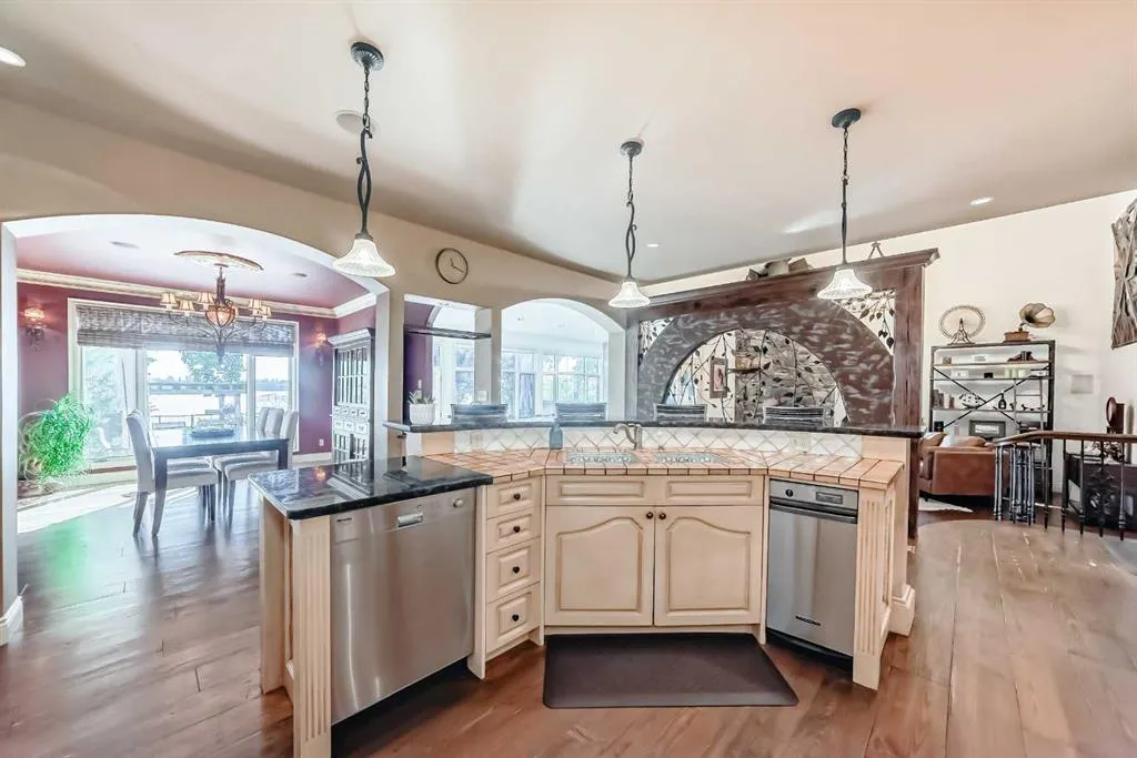 716 West Chestermere Drive