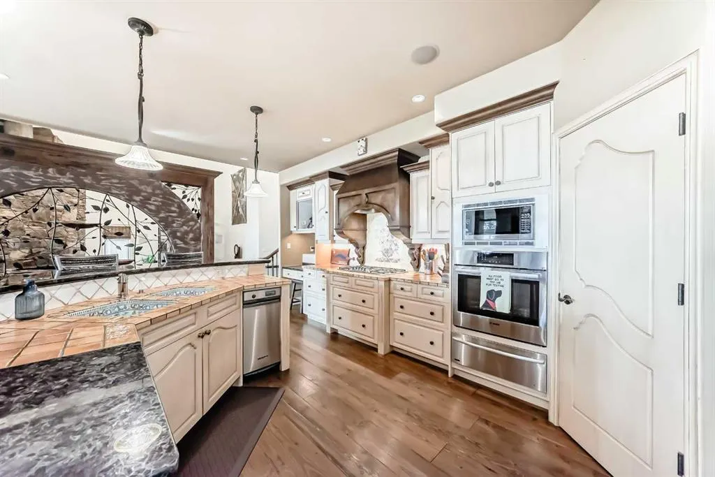 716 West Chestermere Drive