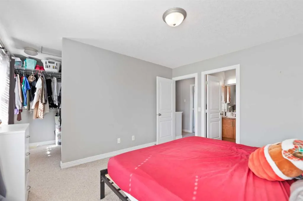 8918 Royal Oak Way NW