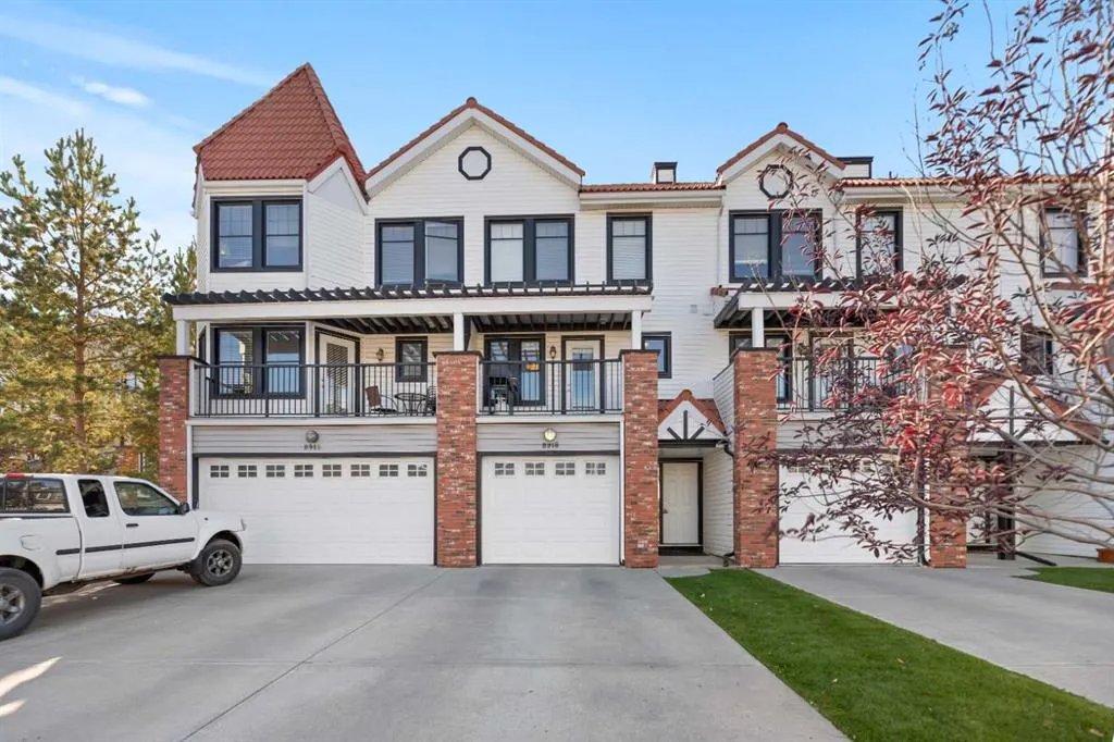 8918 Royal Oak Way NW