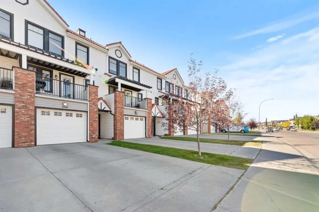 8918 Royal Oak Way NW