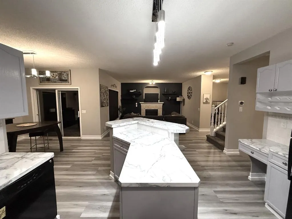 148 Stonegate Crescent NW