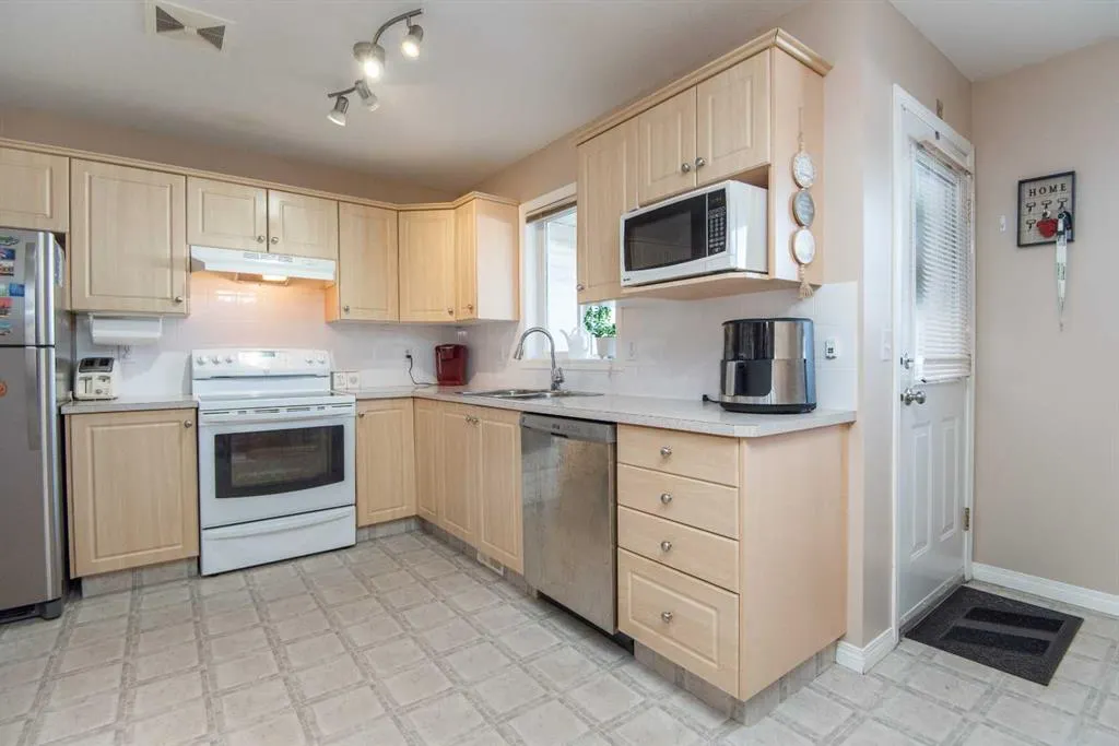 33 Donlevy Avenue, #125