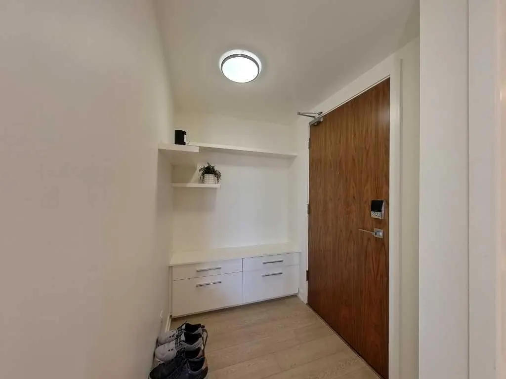 128 2 Street SW, #404