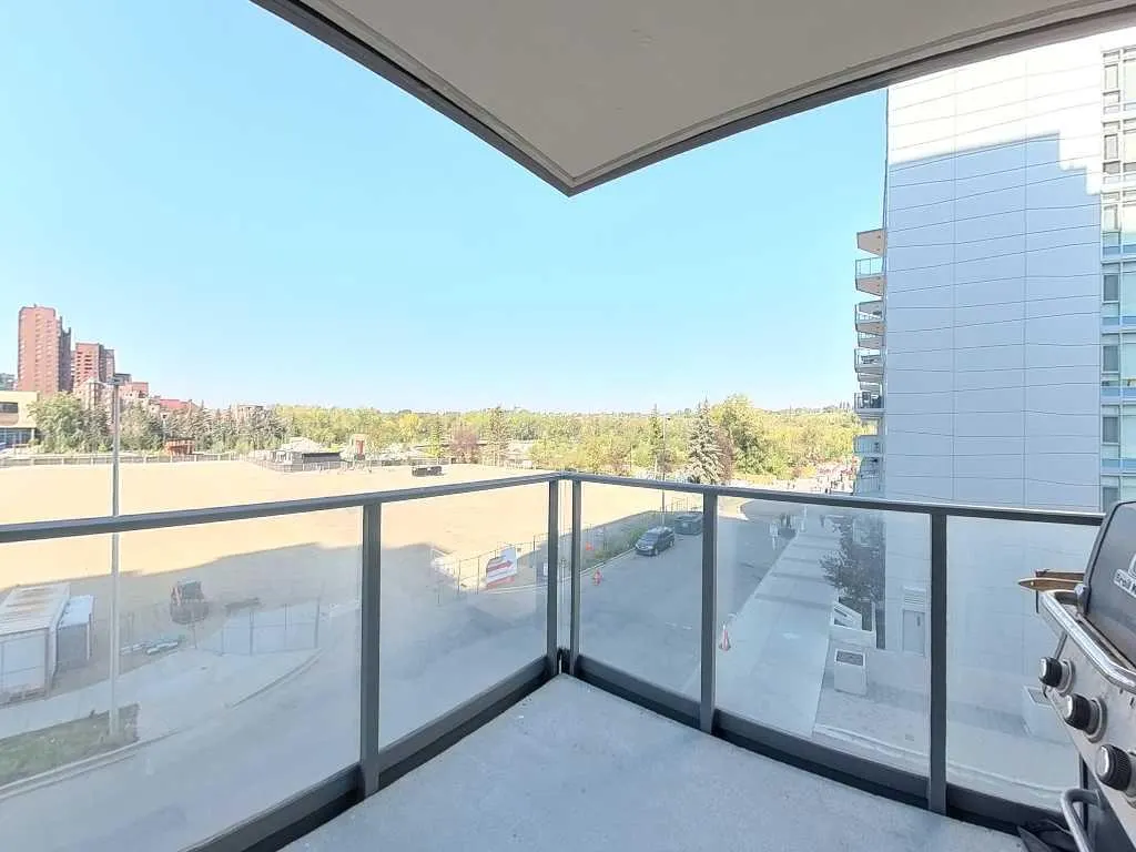 128 2 Street SW, #404