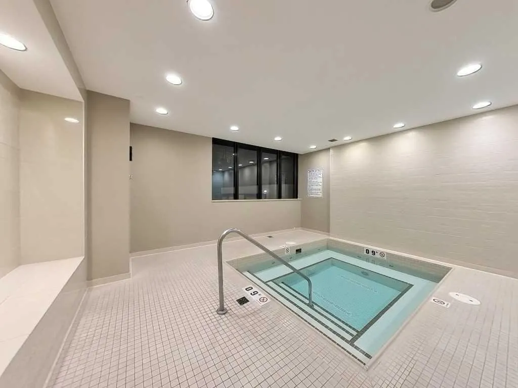 128 2 Street SW, #404