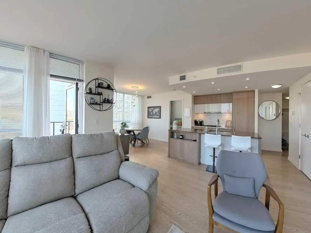 128 2 Street SW, #404
