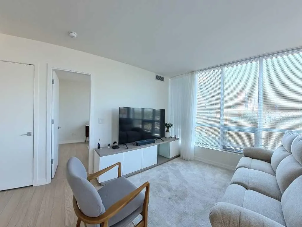 128 2 Street SW, #404