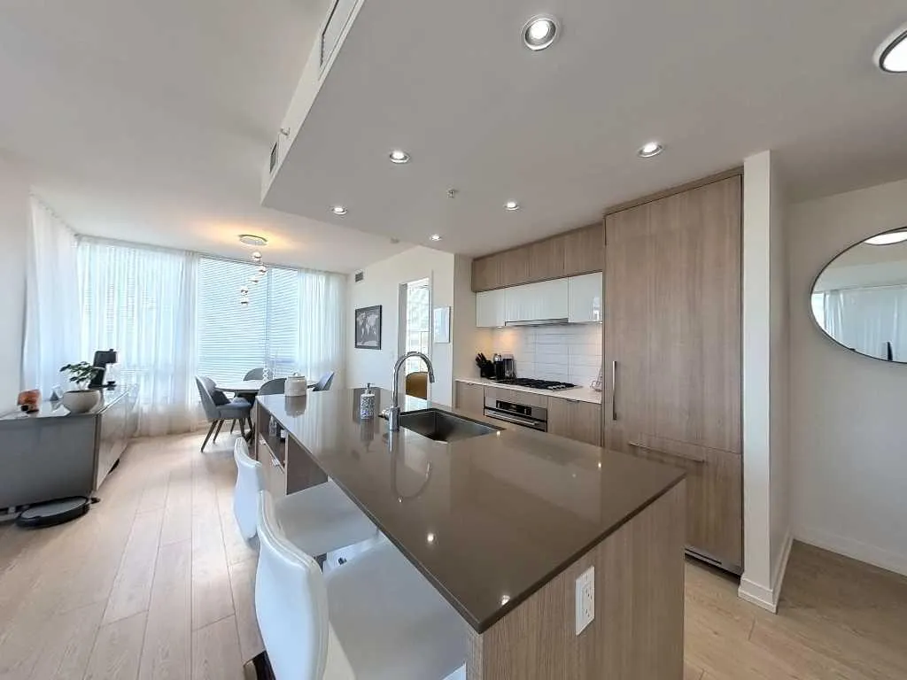 128 2 Street SW, #404
