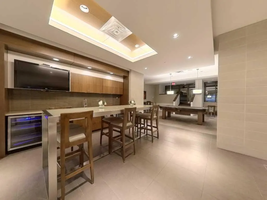 128 2 Street SW, #404