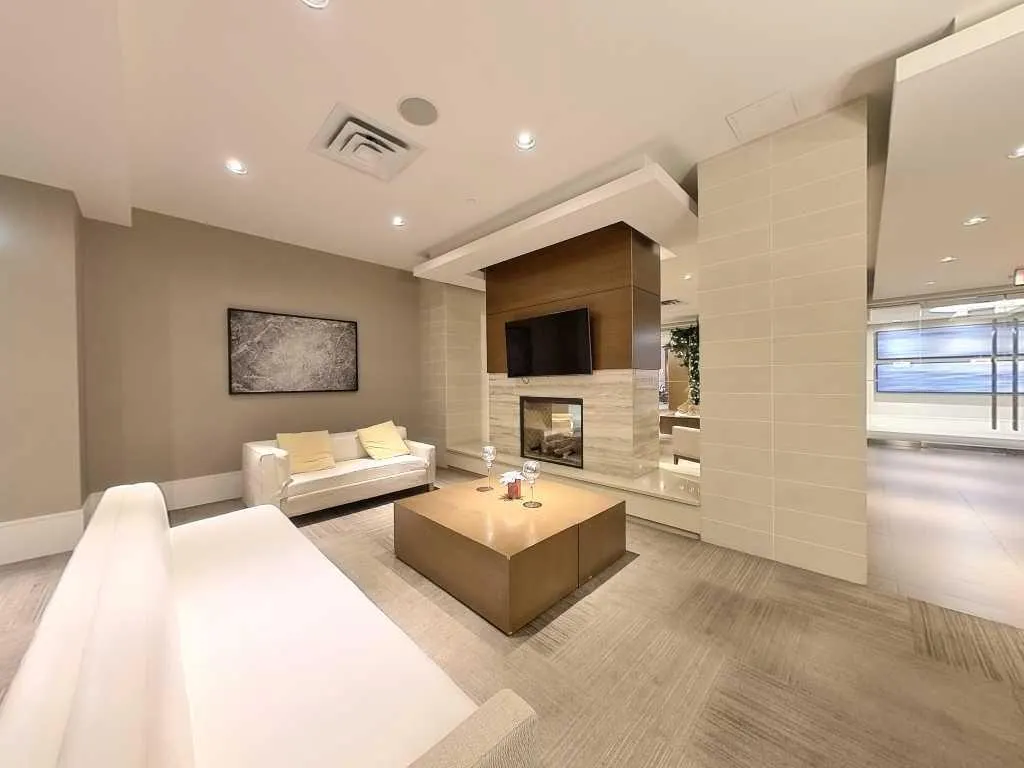 128 2 Street SW, #404