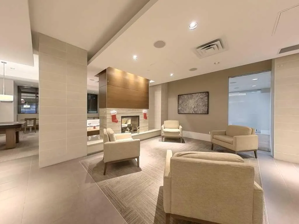 128 2 Street SW, #404