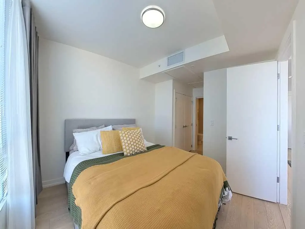 128 2 Street SW, #404