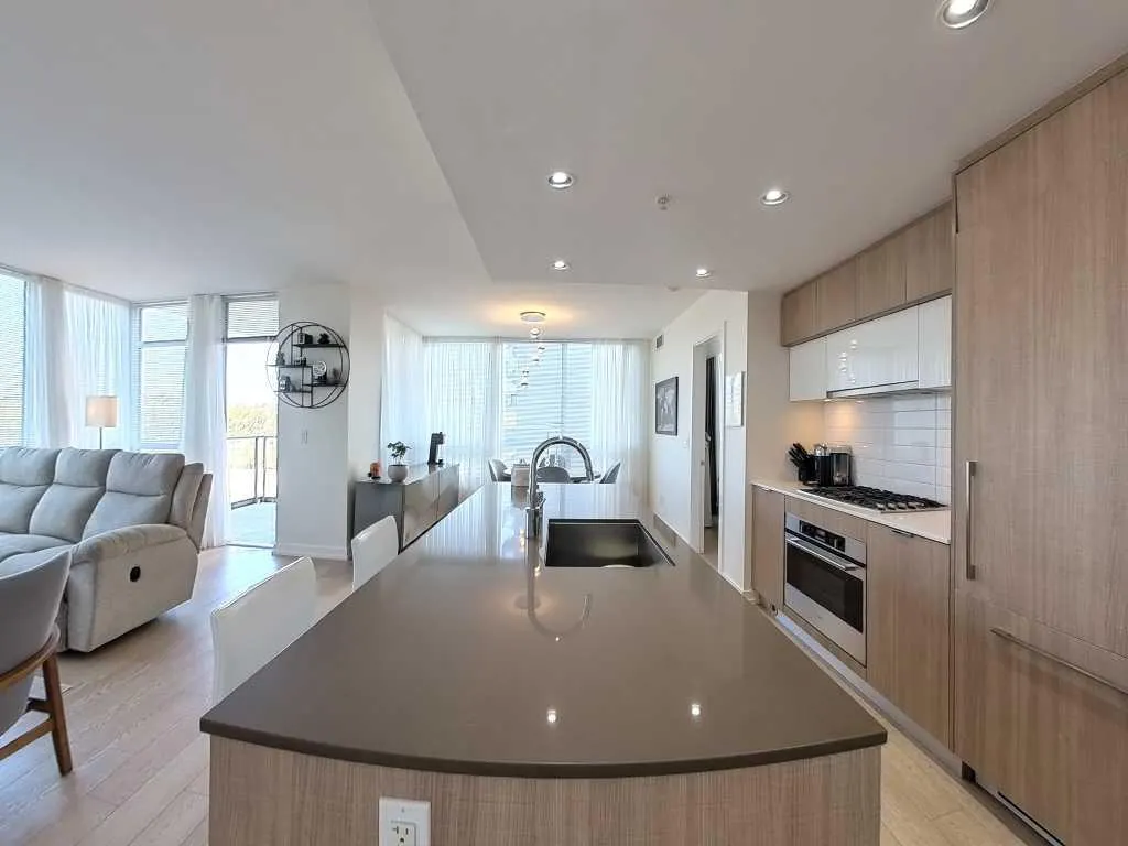 128 2 Street SW, #404