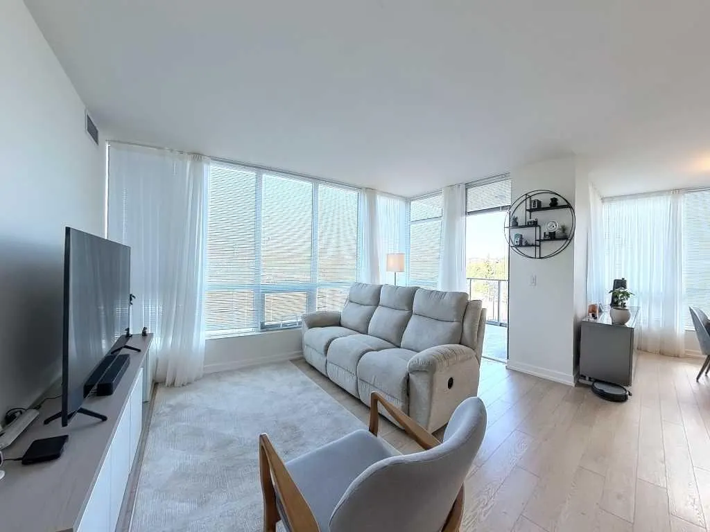 128 2 Street SW, #404