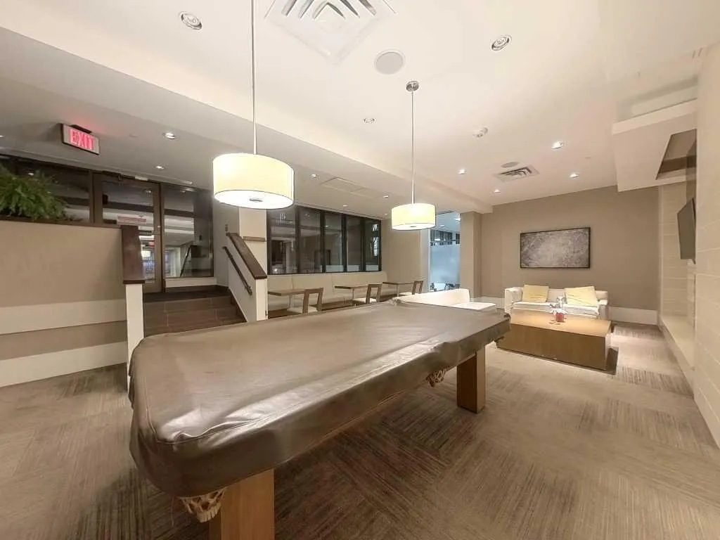 128 2 Street SW, #404