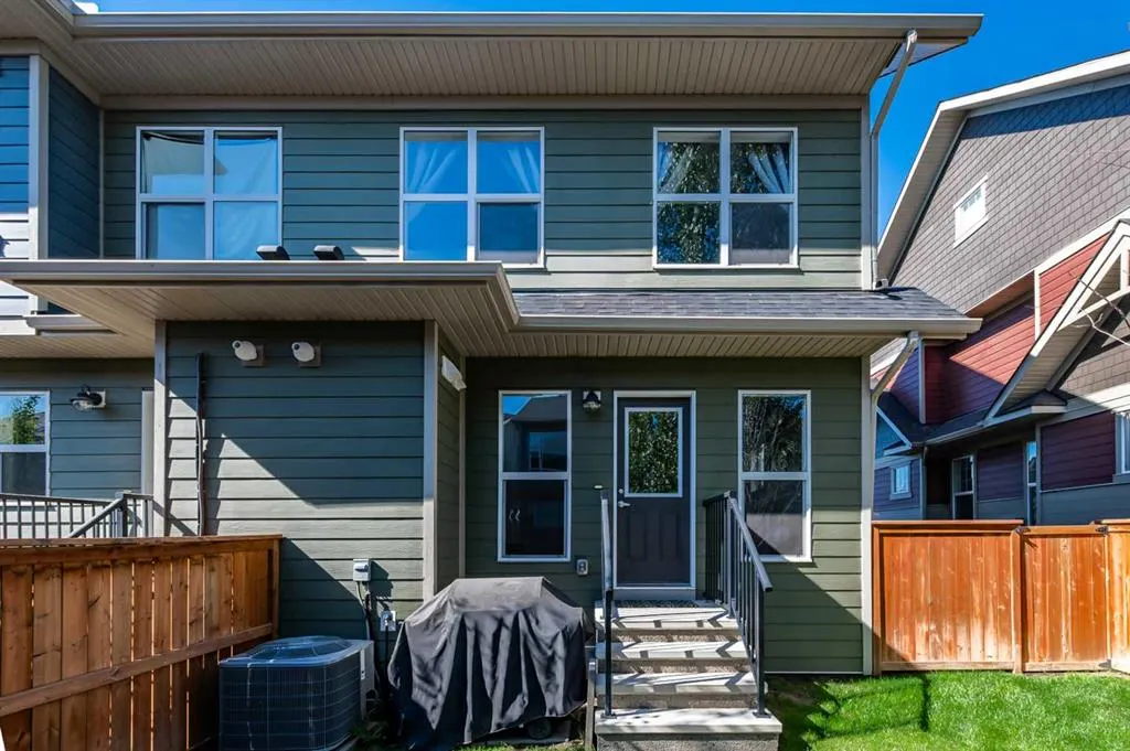 130 Cranbrook Square SE