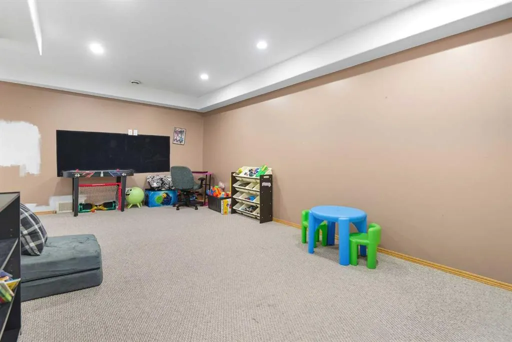 122 Dubois Crescent
