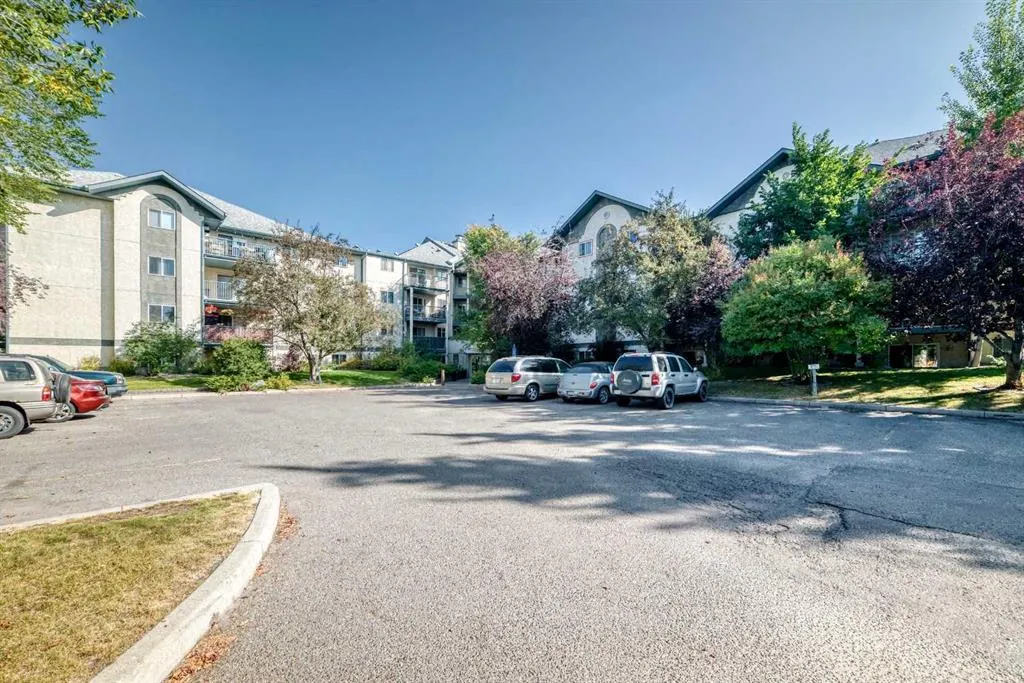 21 Dover Point SE, #105