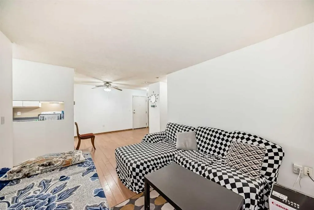 21 Dover Point SE, #105