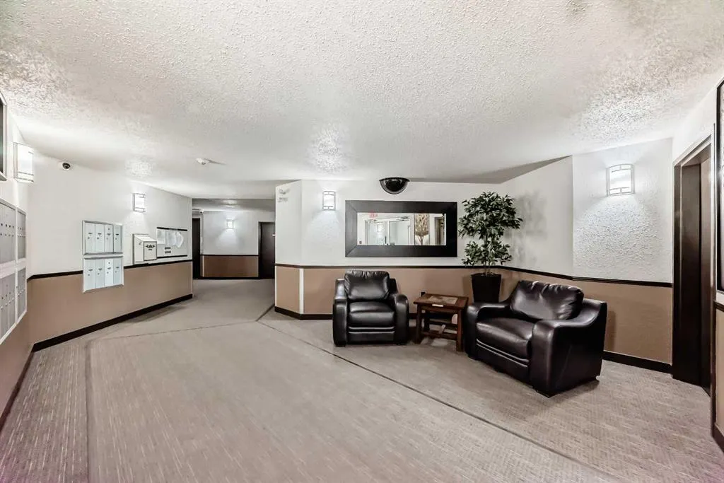 21 Dover Point SE, #105
