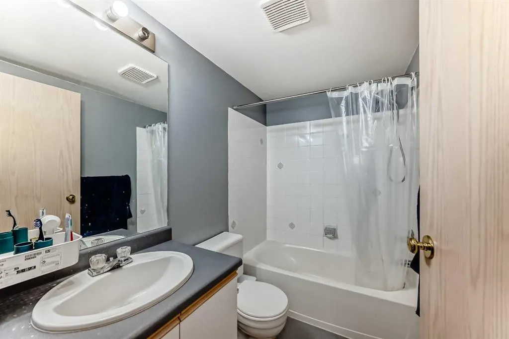 21 Dover Point SE, #105