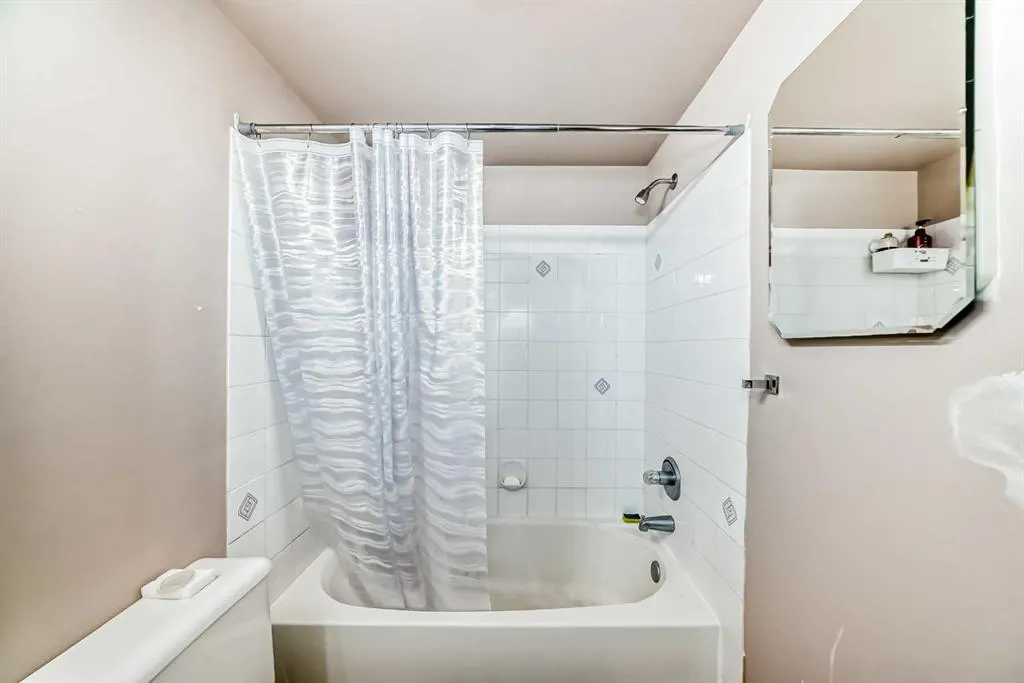 21 Dover Point SE, #105