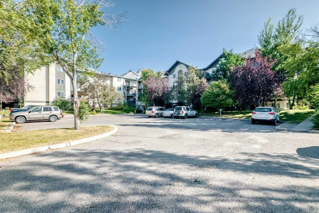 21 Dover Point SE, #105