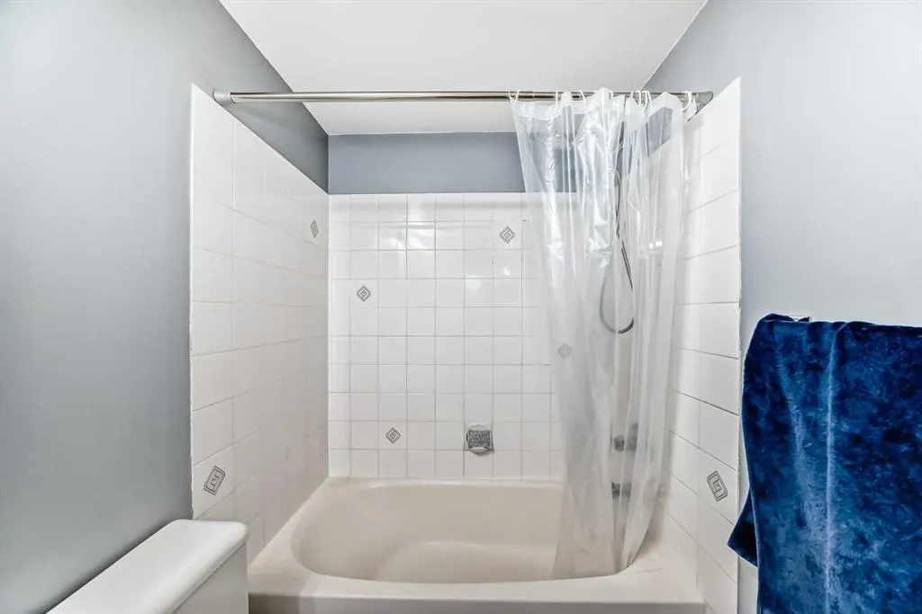 21 Dover Point SE, #105
