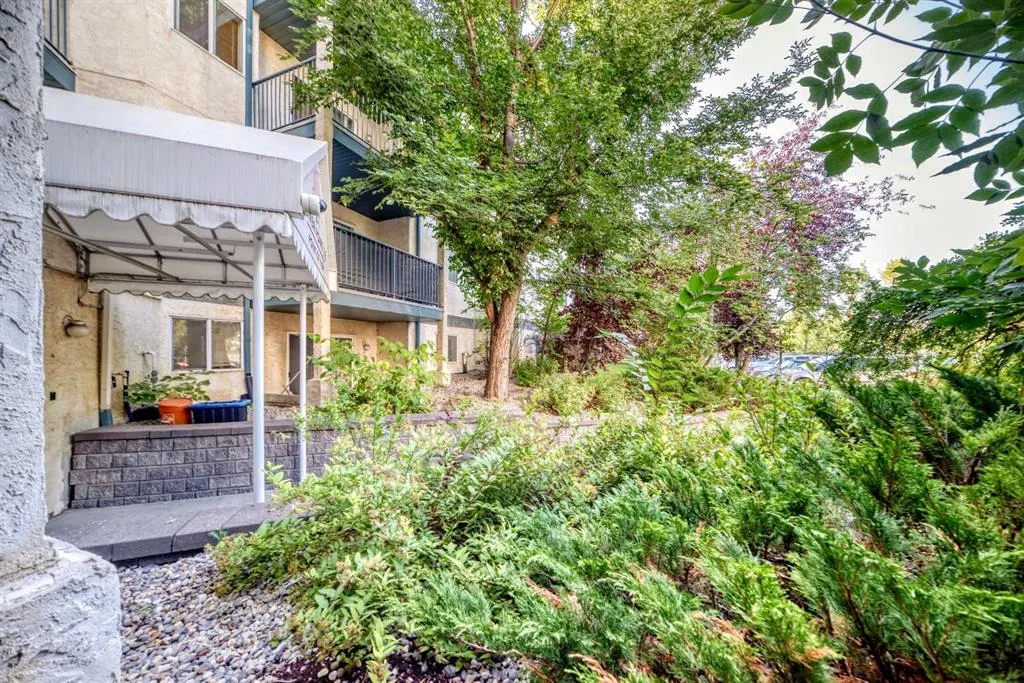 21 Dover Point SE, #105