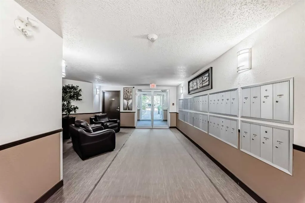 21 Dover Point SE, #105