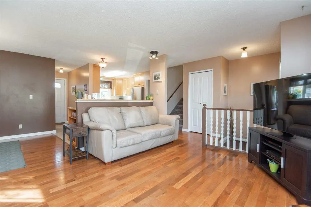 25 Oates Green