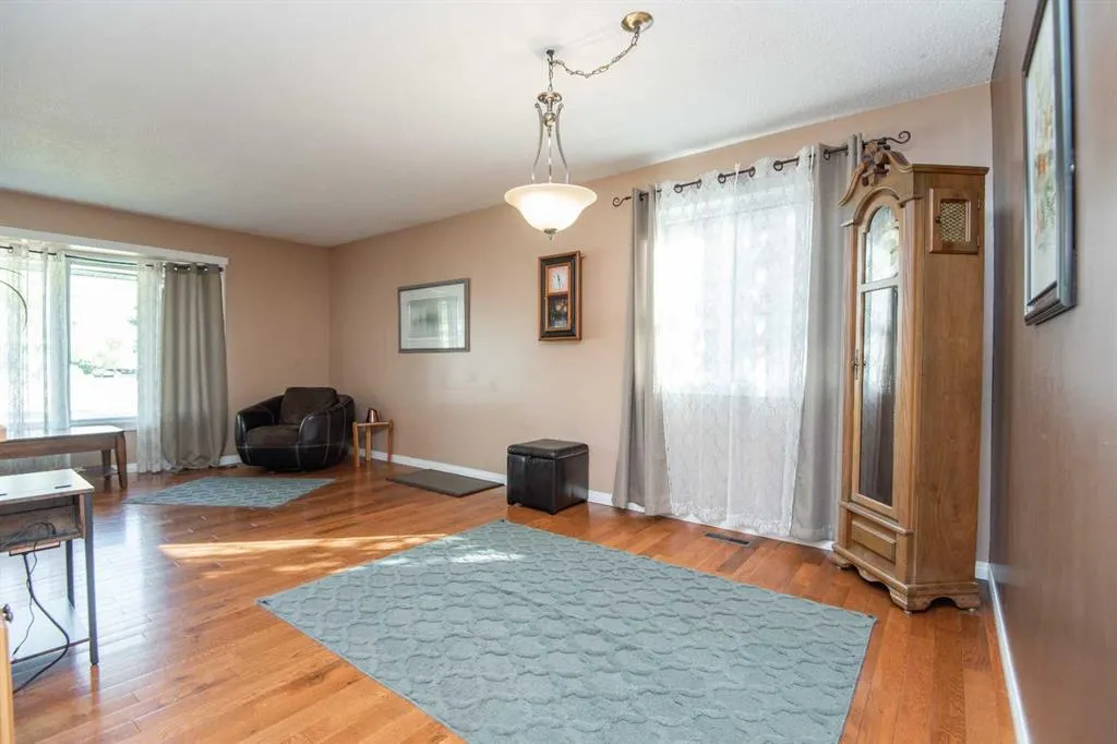 25 Oates Green