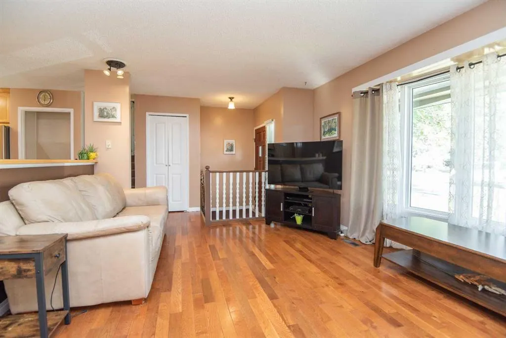 25 Oates Green